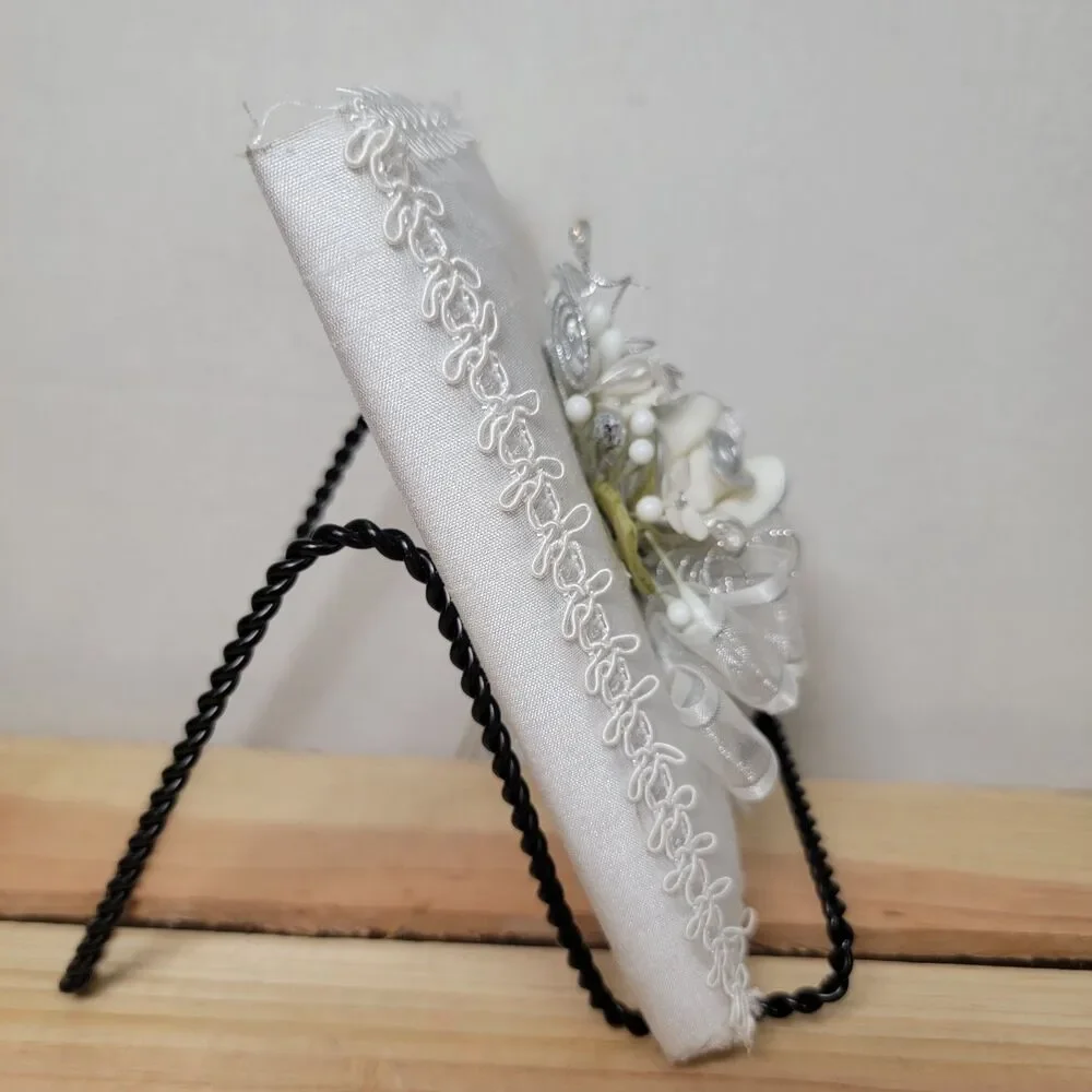 Holy Bible: New Testament - Satin and Ribbon Decorated 4.5